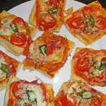 http://cdn.chefkoch.de/ck.de/rezepte/183/183200/326851-big-kleine-blaetterteig-pizzen.jpg