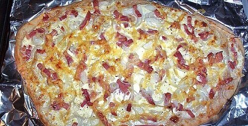 http://cdn.chefkoch.de/ck.de/rezepte/2/2769/6913-big-elsaesser-flammkuchen.jpg